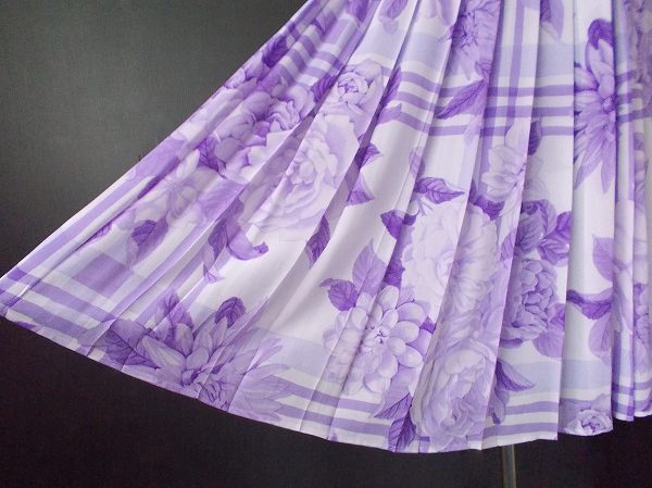 買取したヘルノの紫のバラのスカート