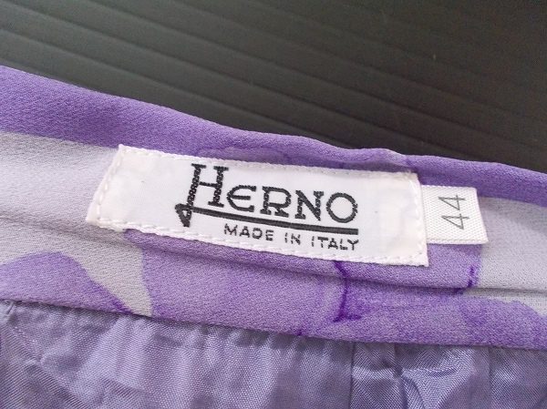 ヘルノの買取したシルクのスカートのタグ